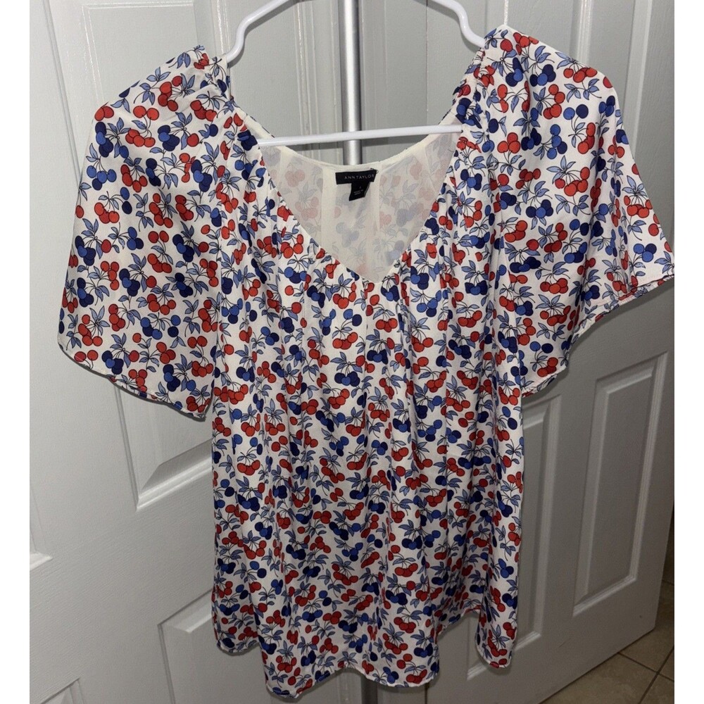 Ann Taylor Women's Blouse Red White Blue Floral Short Sleeve V-Neck Size Small